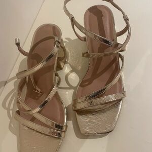 Chic Strappy Gold Heels